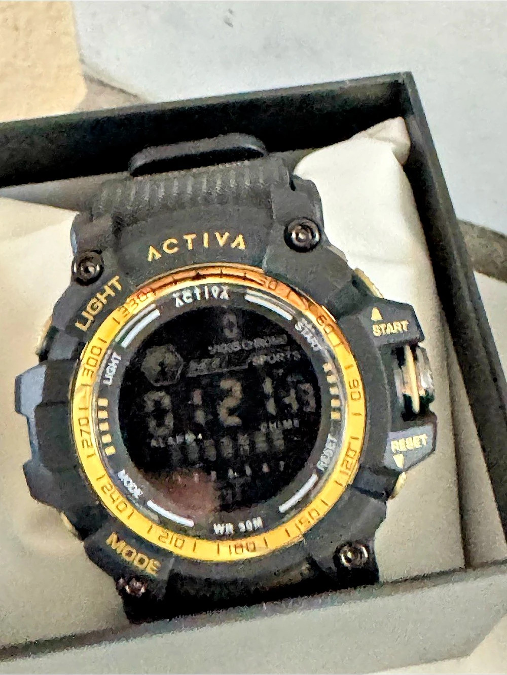 Lot of 4 Invicta Watches - Picture 3 of 5
